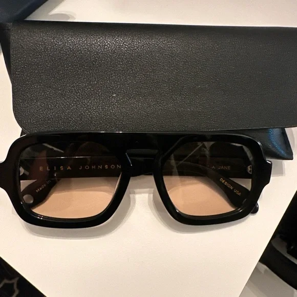 Black Square Women's Sunglasses - Picture 3 of 8